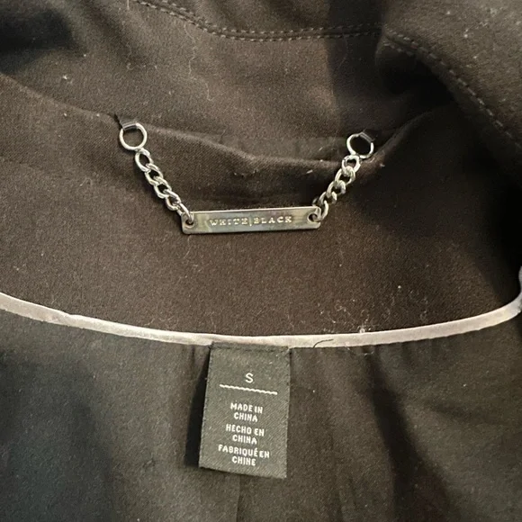 Elegant Black Women's Coat - Picture 3 of 3